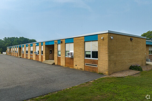 Valley Park Elementary School features a 11 to 1 student-teacher ratio in Pennsville.