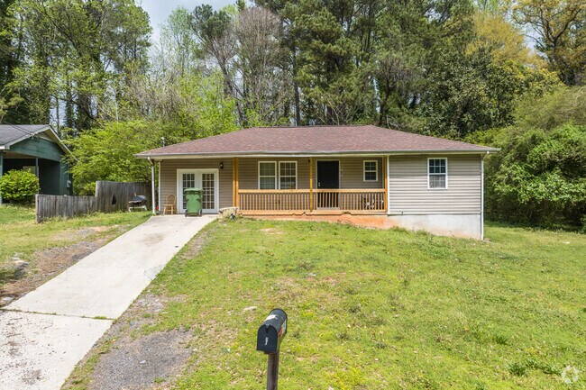Ranch style homes in Lincoln feature long driveways and covered front porches.