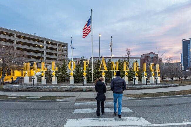 The Mall of America is the main attraction in the South Loop neighborhood.