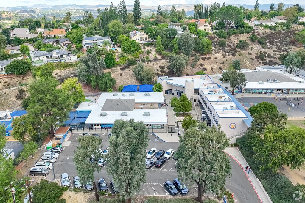 Chaparral Elementary School
nurtures a learning environment for all students.