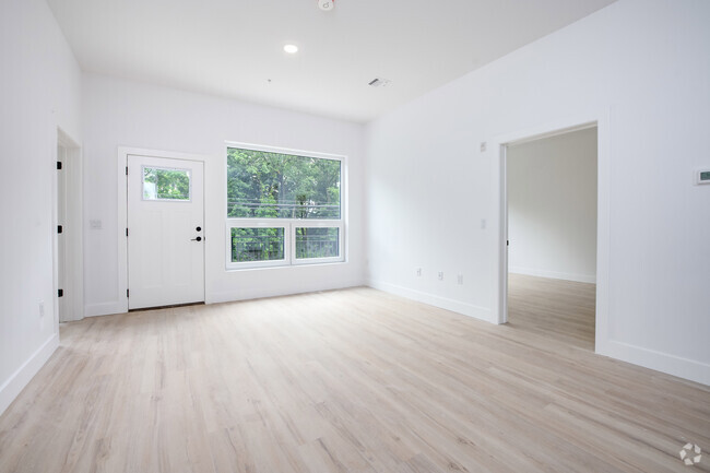 2BR, 2BA - 1000SF