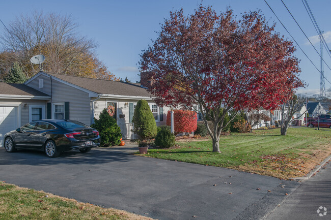 Suburban styles in the Coury Heights neighborhood include mid-century ranches.