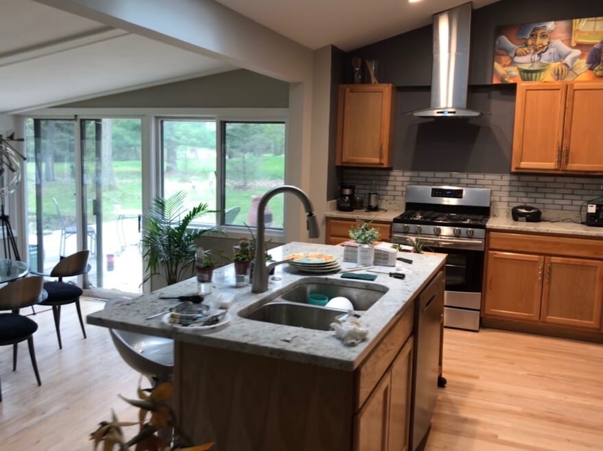 11810 N Schwemer Ln, Mequon, WI 53092 - photo 1