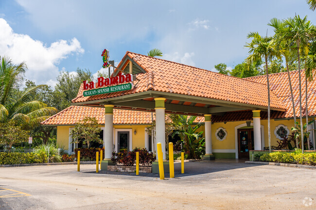 La Bamba Mexican Restaurant near The Hamlet offer delicious margaritas and Mexican/Spanish cuisine to patrons.