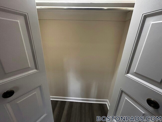 51 Hill Rd unit 206, Belmont, MA 02478 - photo 4