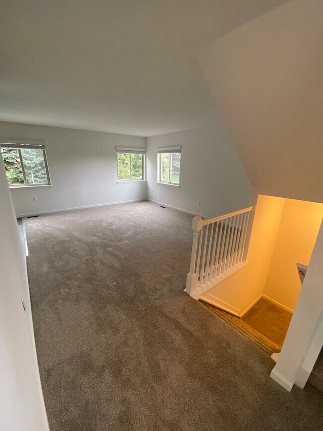 Cross Road Pines Apartments 26009 Pinehurst, Warren, MI