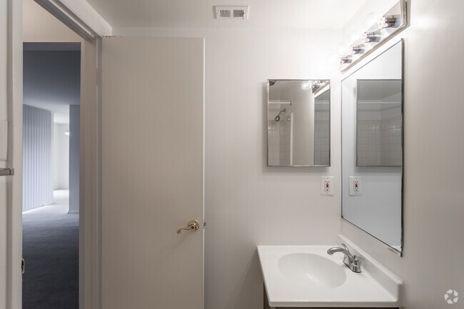 1BR, 1BA - 850SF