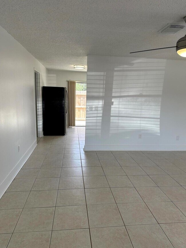 4667 Cambridge St, Greenacres, FL 33463
