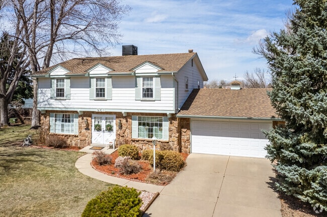 Lower Broomfield Single Family Home Colonial Revival