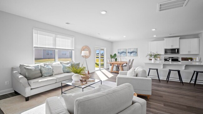 1038 Lakes Blvd, Brunswick, GA 31525 - photo 4