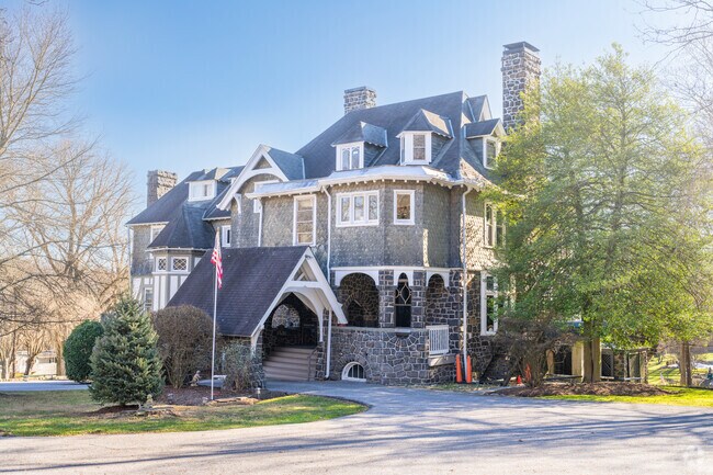 Tarleton School is a private early childhood education establishment in Berwyn.
