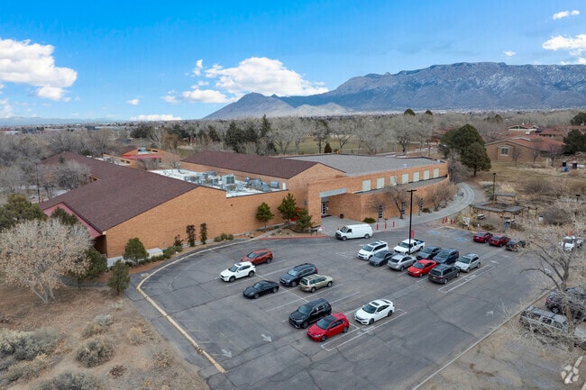 The natatorium at na·ta·to·ri·u.