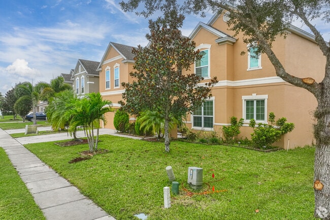 A row of homes in a suburban community in Bithlo, FL.
