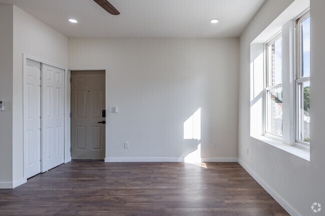 2BR, 1BA - 960SF - Living Room