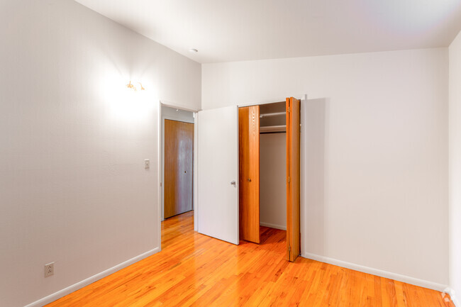 3BR, 1BA - 1,425 SF
