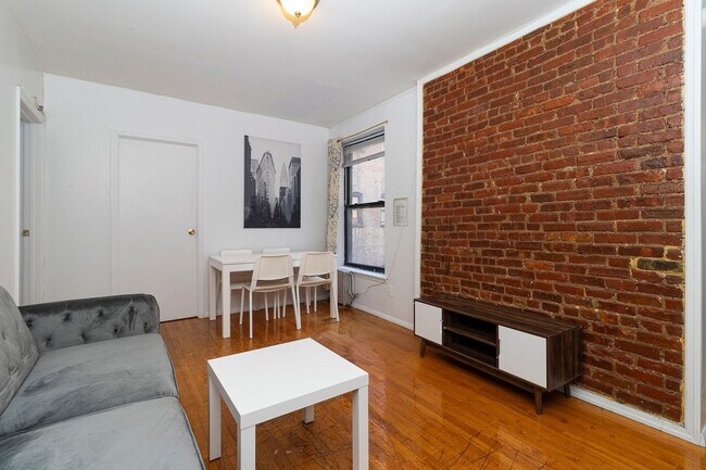 238 E 95th St unit ID1058693P, New York, NY 10128 - photo 3
