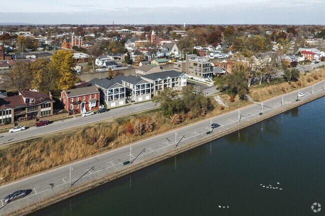 Some Jeffersonville residents enjoy riverfront living.