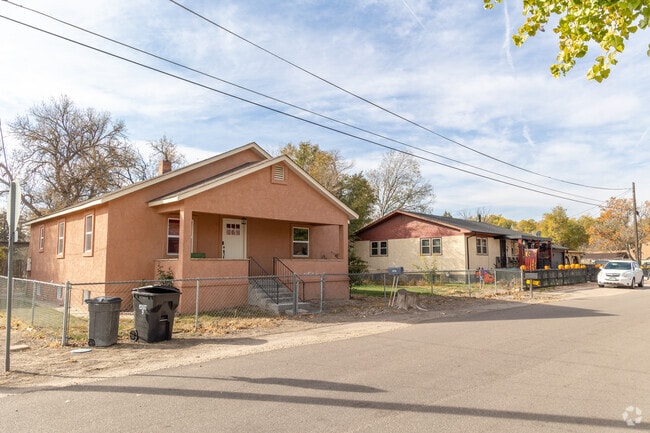 Bungalow-style homes line quiet streets throughout Blende.