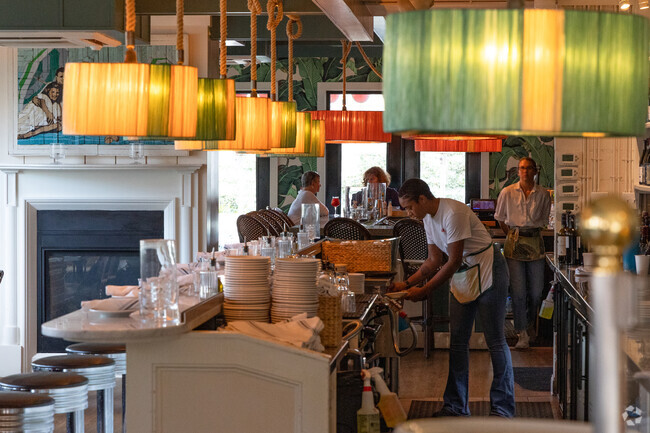 Pasta Beach is one of the most pleasant restaurants in the Old Beach neighborhood.