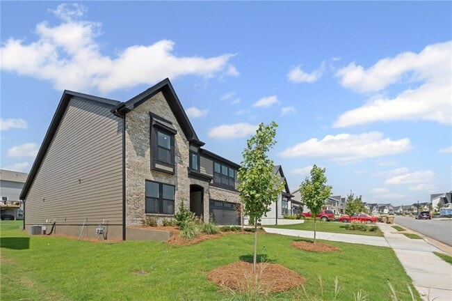 752 Crystal Lake Pkwy, Hoschton, GA 30548 - photo 3