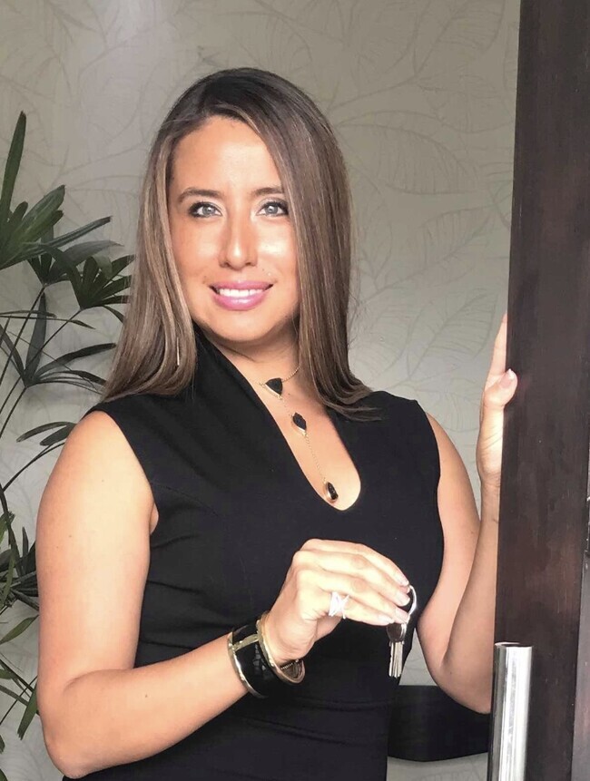 Agent Photo