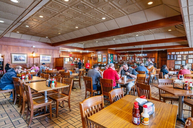 Big Bob Gibson BBQ is an award-winning barbecue restaurant near Delano Park.