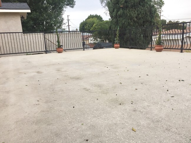 4440 W 154th St unit 1/4, Lawndale, CA 90260 - photo 3