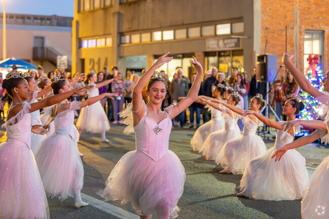 Admire ballerinas showcasing their talent at the Downtown Holiday Stroll.
