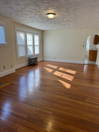 86 Jenness St, Springfield, MA 01104