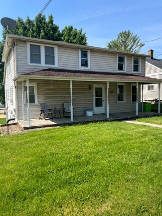 703 Union St Unit 1, Hartford, WI 53027