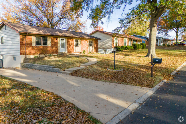 Older ranch style homes are plentiful throughout Oakville.