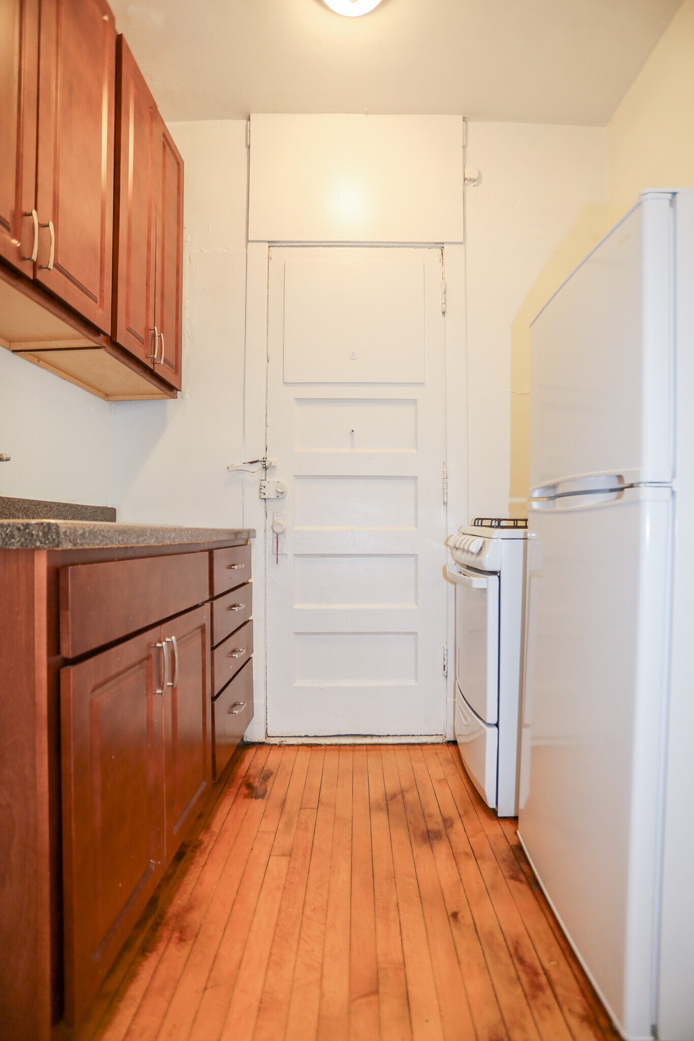 1365 W Greenleaf Ave unit 2D, Chicago, IL 60626 - photo 1