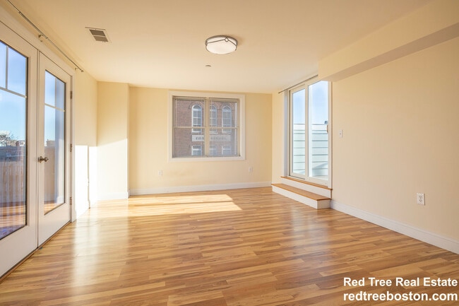 72 London St unit 3R, Boston, MA 02128 - photo 4