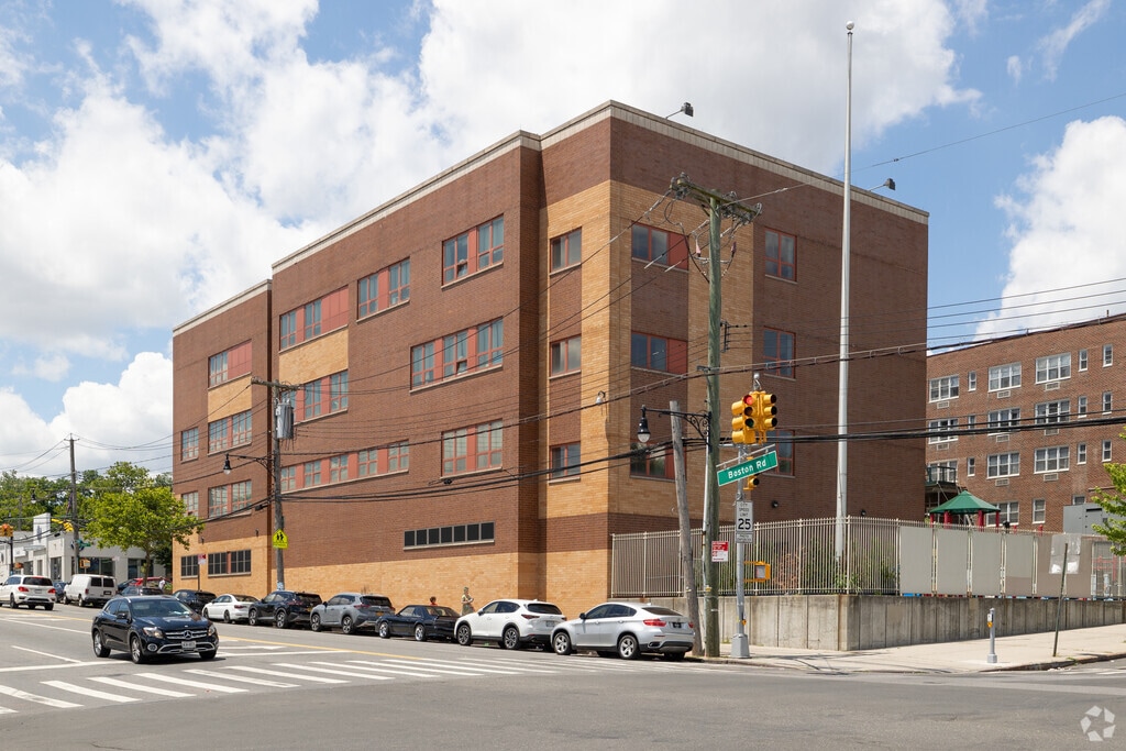 P.S. 169 Baychester Academy in The Bronx has extended community ties.