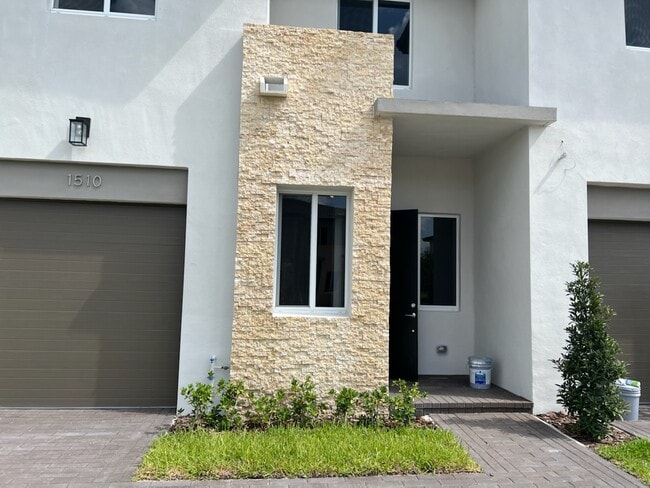 1510 Pioneer Way, Royal Palm Beach, FL 33411 - photo 2