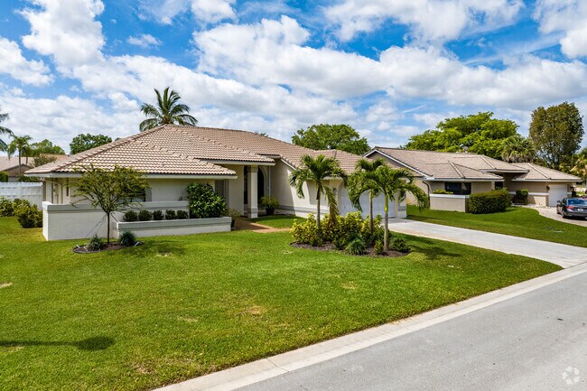 A row of well maintained and lush Mediterranean homes in Pine Ridge.