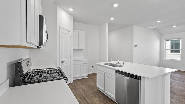 132 Celosia Loop, Kyle, TX 78640 - photo 2