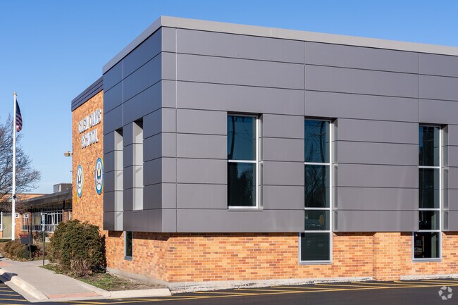 Glen Oaks Elementary School has a student-teacher ratio of fourteen  to one.