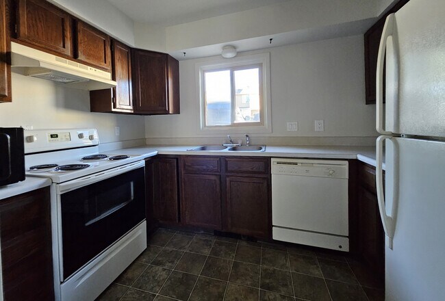 2 bed/1.5 bath with garage