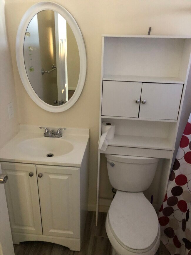 18334 Lorne St, Reseda, CA 91335 - photo 4