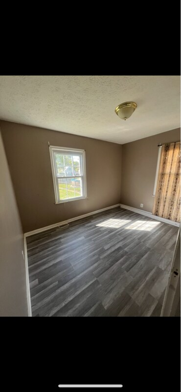 511 N Sherwood Ave, Clarksville, IN 47129 - photo 2