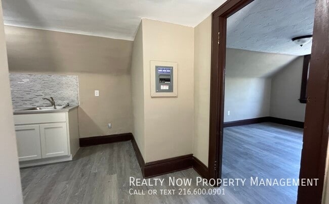 1637 Coventry Rd unit 1637Coventry3rd, Cleveland, OH 44118 - photo 3