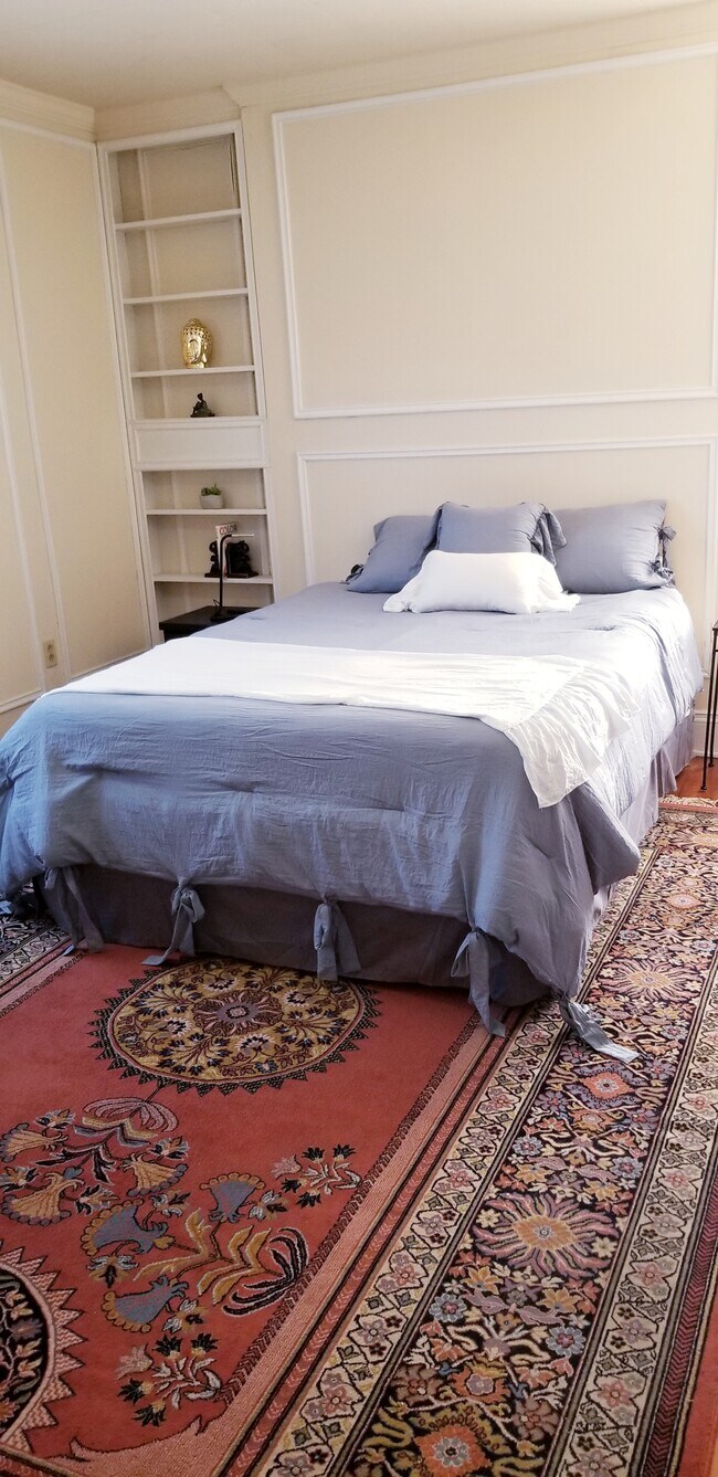 342 Fairmont Ave Unit 5 FULLY FURNISHED RENTAL Retro Loves Company, Winchester, VA 22601