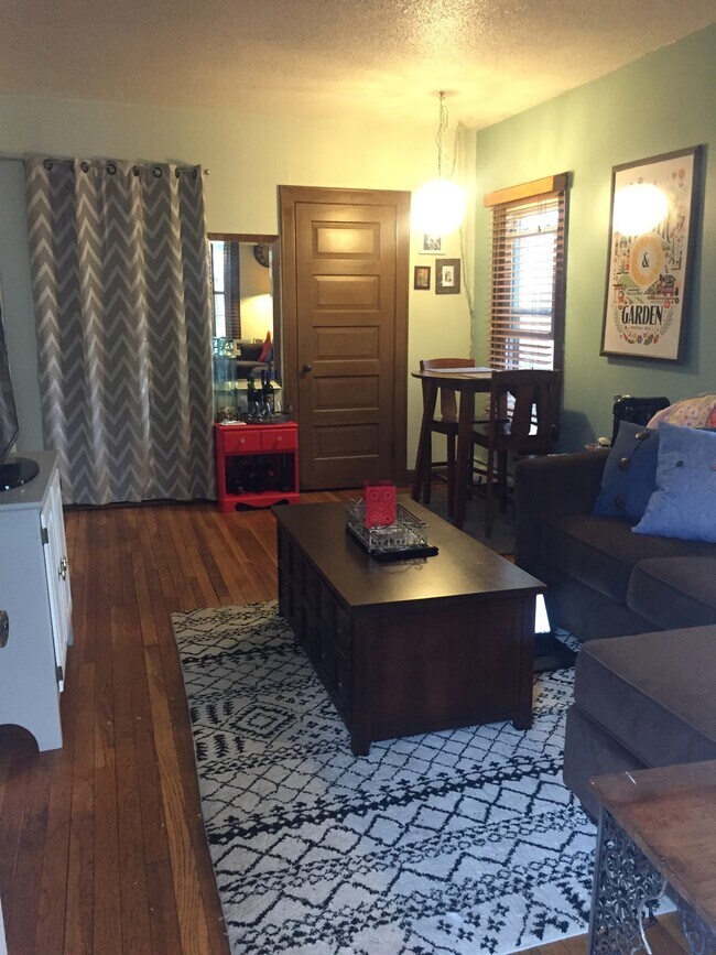 1310 W 28th St unit 4, Minneapolis, MN 55408 - photo 5