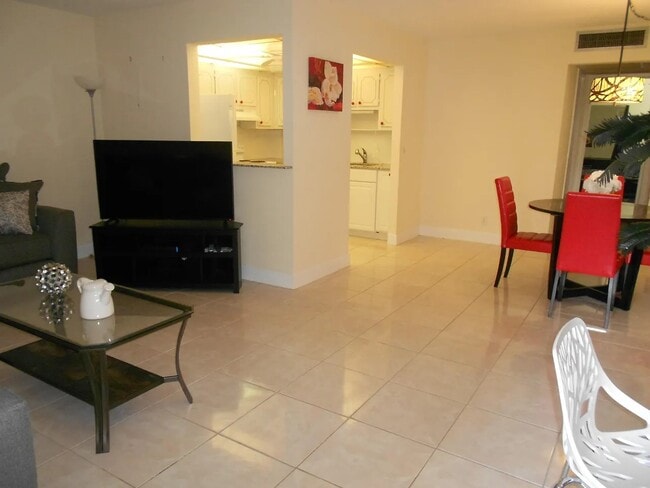 211 Brittany E, Delray Beach, FL 33446 - photo 4