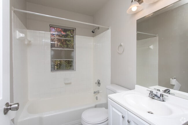 2BR, 2BA - 1400SF