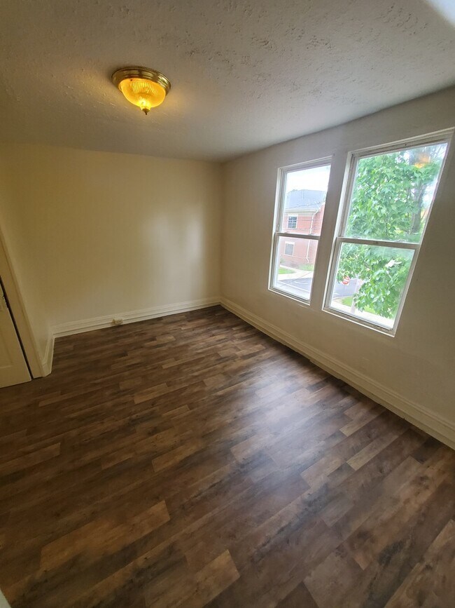 370 Cole Ave unit 2, Akron, OH 44301 - photo 6