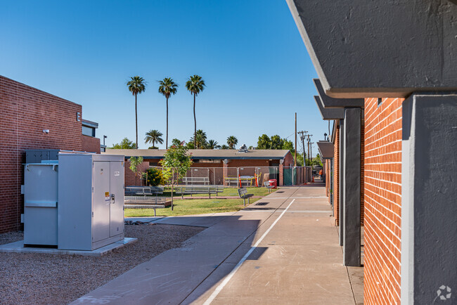 Navajo Elementary School's courtyard between buildings allows students & staff to get fresh air.