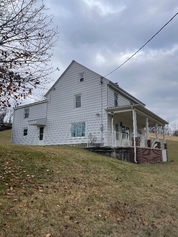 913 Grange Rd, Leesport, PA 19533