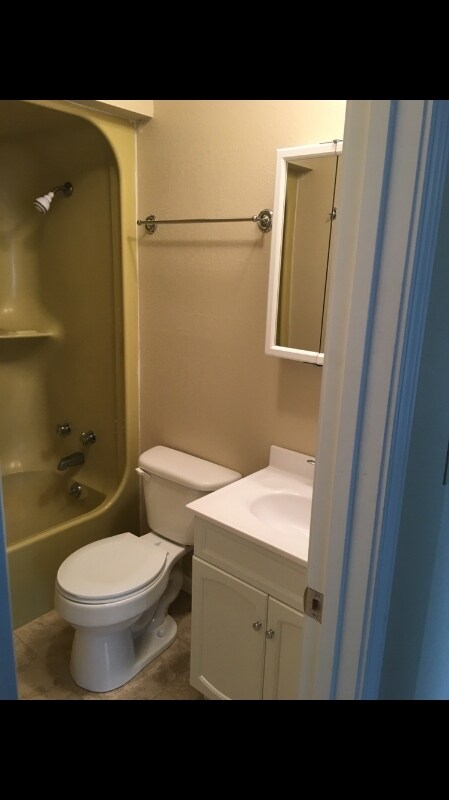 210 W Hack St unit 4, Cullom, IL 60929 - photo 5